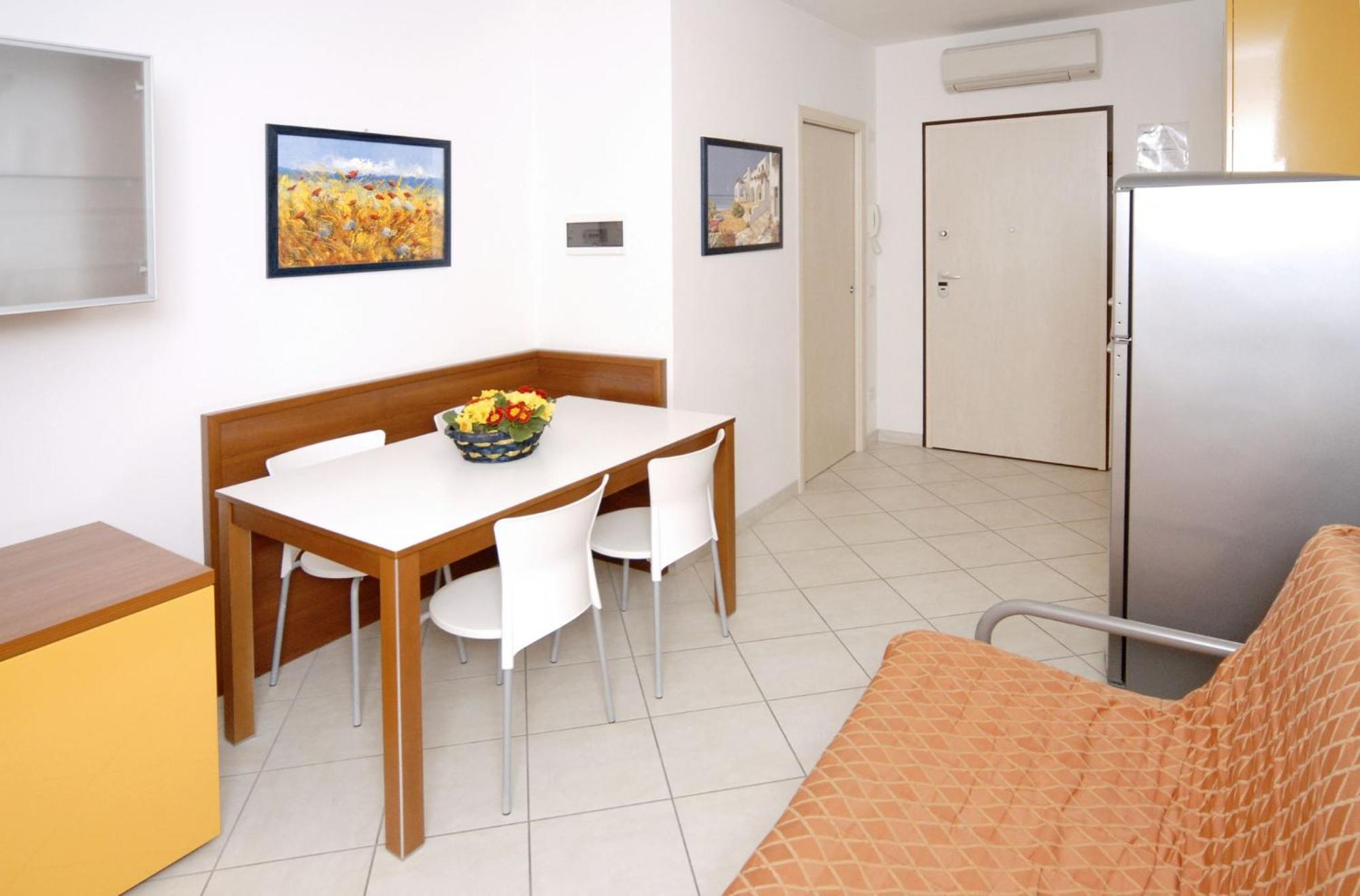 Apartment Luminous Flat With Shared Garden Next To The Sea